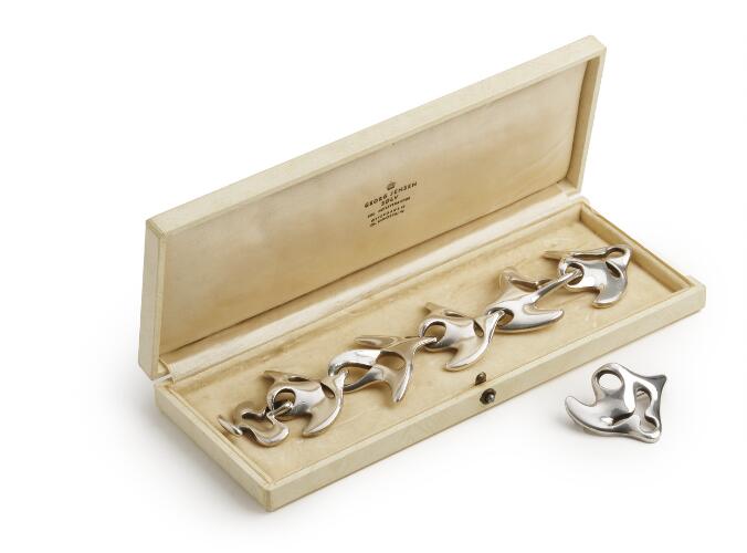健康アクセサリー hamu Henning Koppel: An “Amöbe” jewellery set comprising a sterling