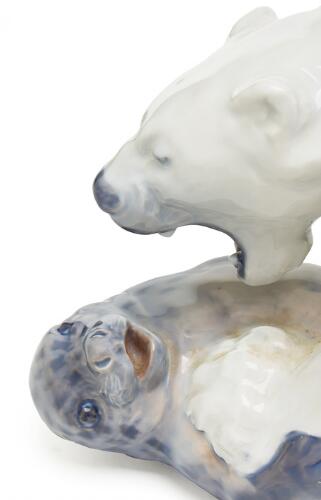 PolarBear・Knud Kyhn・３６cm×２１cm◇Ｂ＆Ｇ・Ｒ.Ｃ◇ Knud Kyhn: Porcelain figurine group, Polar bear fighting a seal