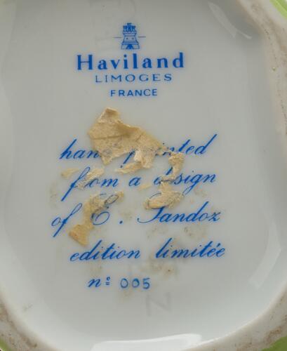 Edouard-Marcel Sandoz: A porcelain lidded box in the shape of a