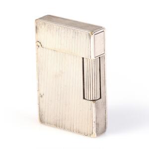 S. T. Dupont Lighter H. ca. 5,5 cm. B. ca. 3,5 cm. V. 99,6 gr.