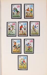 Fodbold. VM 1966-1990. Samling i 3 fyldte album incl. frimærke på frimærke med mange miniark og komplette sæt. Se fotoudsnit