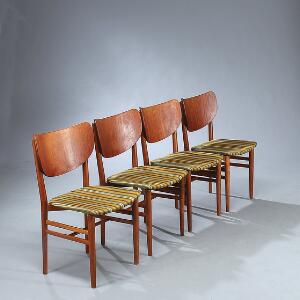 Nils Koppel Sæt på fire sidestole opsat på stel af eg, rygstykke af lamineret teak. Sæde betrukket med stribet stof. 4