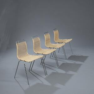 Poul Kjærholm PK-1. Et sæt på fire stole med stel af matforkromet stål, sæde udspændt med flet. Udført hos Thorsen Møbler. 4