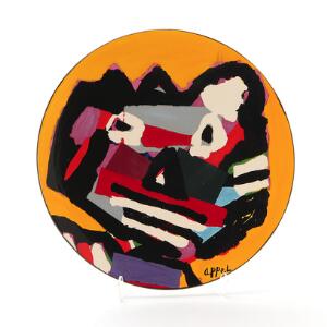 Karel Appel Visage. Sign. Appel, 199999. Polykromt dekoreret fad af lertøj. Stemplet Reflex Art Gallery. Diam. 33.