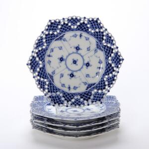 Fem Musselmalet Helblonde sekssidede frugttallerkener af porcelæn med gennembrudte faner, dekorerede i underglasur blå 1094. Royal Copenhagen. Diam 21 cm. 5