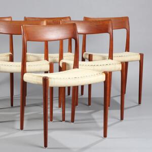 Niels O. Møller Et sæt på seks stole af teaktræ, betrukket i sæder med flettet uld. Model 77. Udført hos J. L. Møller, Højbjerg. 6