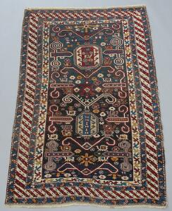Antikt Perepedil tæppe, Kaukasus. Klassisk perepedil design omgivet af skrpåbåndsbort. Ca. 1910. 182 x 117.