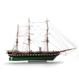 Modelskib i form af fregatten Jylland  af bemalt træ med rigning og udstyr. 20. årh. L. 100 cmm.
