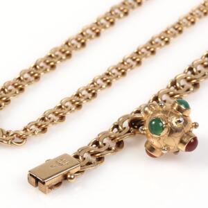 Smykkesæt af 14 kt. guld bestående halskæde og armbånd med charm. L. 43 og 19 cm. Vægt i alt 31,5 gr. 2