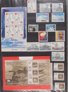 Grønland. 1968-2007. Postfrisk samling i ringbind. Tilsyneladende komplet med incl. 40 miniark. Pålydende ca. 3800 Kr. Se fotoudsnit