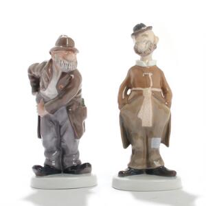Vagabonder. To figurer af porcelæn, BG, dekoreret i underglasurfarver, nr. 2473 og 2478. H. 21 og 22. 2