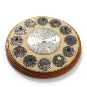 Harald Salomon Stjernetegn-serien. 12 medailler af sterlingsølv prydet med stjernetegn, prydet med smykkesten. Plakette Diam. 5.