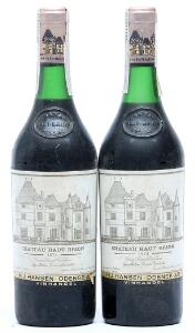 2 bts. Château Haut Brion, Pessac-Léognan. 1. Cru Classé 1974 AB ts.