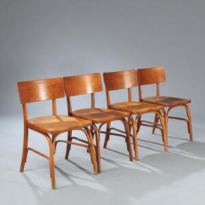 Frits Schlegel Husum. Sæt på fire sidestole sæde og ryg af elm, stel af bøg. Formgivet 1930. Udført hos Frits Hansen. 4