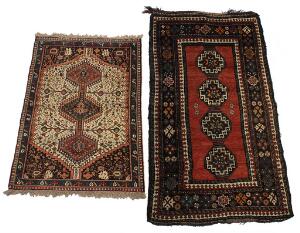 Semiantikt Yalameh og Kellerdasht tæppe, prydet med klassisk design. Persien. 20. årh. 140 x 100 og 187 x 106. 2