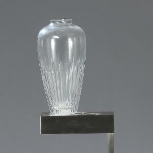 Philippe Starck Cicatrices De Luxe. Standerlampe med stel af aluminium, monteret med vaseformet skærm af krystal glas. H. 130.