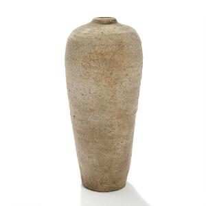 Chicken leg vase af brændt lertøj. Kina, Liao 907-1125. H. 21.