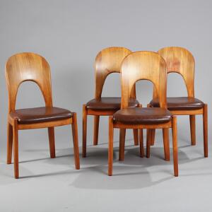 Niels Koefoed Morten. Et sæt på fire stole af massivt teaktræ, betrukket i sæder med brunt skind. Udført hos Koefoeds Møbelfabrik. 4