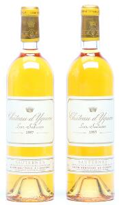 2 bts. Château dYquem, Sauternes. 1. Grand Cru Classé 1997 A hfin.