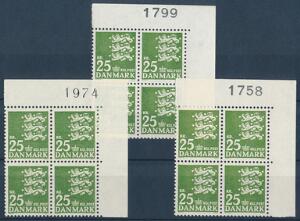 1962. Rigsvåben, 25 kr. grøn. Alm. papir. 3 postfriske marginalblokke med forskellige oplagsnumre
