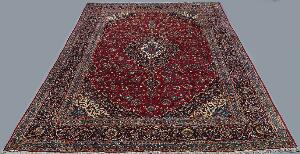 Keshan tæppe, Persien. Klassisk medaljon på rød bund. C. 2000. 438 x 297.