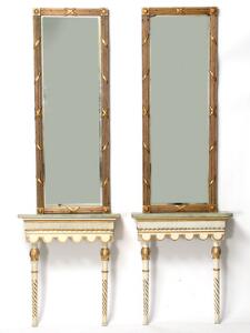 Et par danske Louis XVI konsoller, oprindeligt et bord. Samt et par spejle i rammer af forgyldt træ. 4