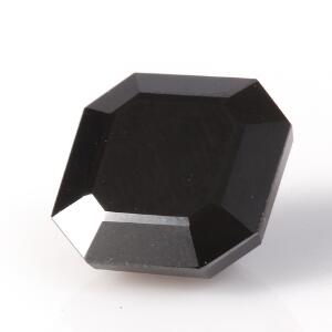 Uindfattet Asscher-sleben sort diamant på ca. 12.68 ct. Certifikat medfølger. 2012.