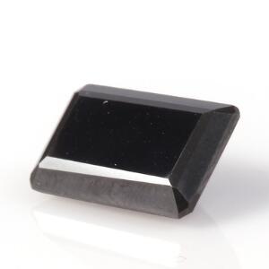 Uindfattet radiant-sleben sort diamant på ca. 4.73 ct. Certifikat medfølger. 2012.