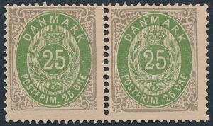 1875. 25 øre, grågrøn. Postfriskt parstykke med ovalfejl KOLON MELLEM NM. AFA 3200