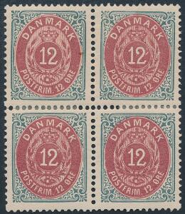 1875. 12 øre, grårød. Smukt centreret ubrugt fireblok. Øvre højre mærke med ovalfejl APOSTROF VED 2