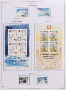 Grønland. 1935-2010. Samling i hjemmelavet album med bl.a. en del nyere mærker og miniark frem til 2010. Se fotoudsnit