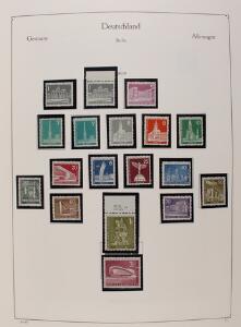 Berlin. 1955-1990. Komplet postfrisk samling fra 1955 til 1990 i flot album incl. meget supplerende materiale incl. hæfter. Se fotoudsnit
