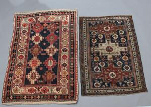 To Shirvan tæpper, Kaukasus. Begge med geometrisk design. Ene dateret 1324. 20. årh.s første halvdel. 128 x 84. 98 x 154.2