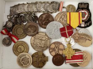 Lille samling medailler med relation til Sønderjylland, Krigen 1848-1850  1864, små Fulton medailler, Ryg Dollar Shag, armbånd af mønter m.m.