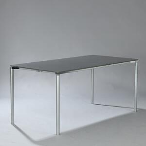 Niels Gammelgaard, Lars Mathiesen Plano. Rektangulært spisebord med top af gråt laminat, stel af matforkromet stål.