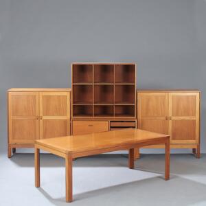 Christian Hvidt Reolsystem af mahogni bestående af tre skabe, bogkasse samt sofabord med svævende top. Udført hos Søborg Møbelfabrik. 5