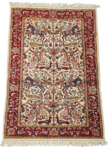 Pakistansk tæppe i klassisk persisk design, prydet med jægere til hest, fugle, ornamentik, blomster og bladværk. 20. årh.s anden halvdel. 148 x 95.