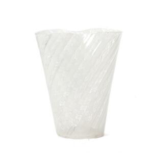 Paolo Venini Zanfirico vase. Klart glas indlagt med zanfirico mønster i hvidt. Udført af Venini cirka 1950erne. Stemplet Venini, Murano, ITALIA. H. 22,5 cm