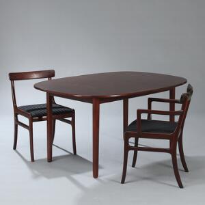 Ole Wanscher Rungstedlund. Spisestue af mørkbejdset mahogni bestående af seks stole samt spisebord med udtræk og to tillægsplader. 9