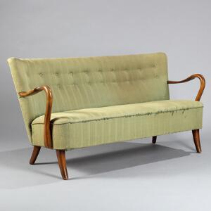 Alfred Christensen 2½ personers sofa med stel af lakeret bøgetræ, grønt betræk. Udført for Slagelse Møbelværk. L. 161.