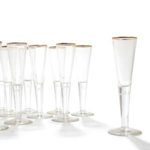 15 champagnefløjter, spidsglas med bobler, forgyldt mund- og fodrand. 20. årh. H. 18. 15