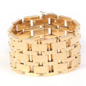 Armbånd af 14 kt. guld. L. 18 cm. B. 3,3 cm. Vægt 61 gr.