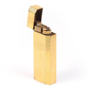 Cartier lighter af guld double. L. ca. 7 cm. B. ca. 2,3 cm.