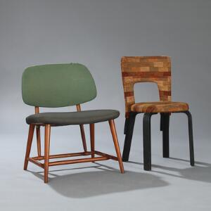 Alvar Aalto, Alf Svensson To sidestole med stel af hhv. sort bemalet træ samt bøg. Betrukket med gråt, grønt samt mønstret stof. 2