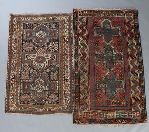 To antikke kaukasiske tæpper. Akstafa, 172 x 109. samt Kasak, 202 x 122. 1900-1920.2