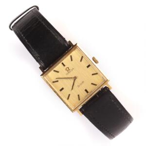 Omega Herrearmbåndsur af 18 kt. guld. Model De Ville, ref. 111.071. Mekanisk værk med manuelt optræk, kaliber 620. Værk nummer 2242765. 1960erne.