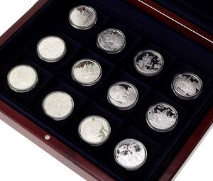 Samling af medailler fra serien Danmarks Historie i 2 æsker fra Mønthuset Danmark, i alt 39 stk, ca. Ag, 1100 g 9251000