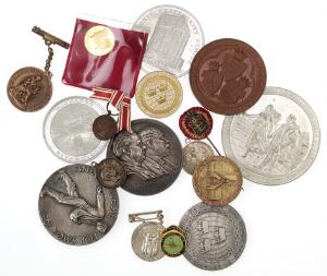 Diverse medailler i sølv, kobber og tin 19. - 20. årh. bl.a. Sverige, Aktiebolaget Separator 1908, 25 års jubilæum, Ag, 69,6 g, 50,5 mm