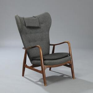 Arne Vodder Højrygget lænestol med stel af bejdset bøg. Sider, sæde og dybthæftet ryg betrukket med grå uld.