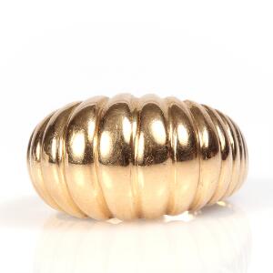 Ring af 14 kt. guld. Str. 54. Vægt. ca. 7,5 gr. Ca. 1998.